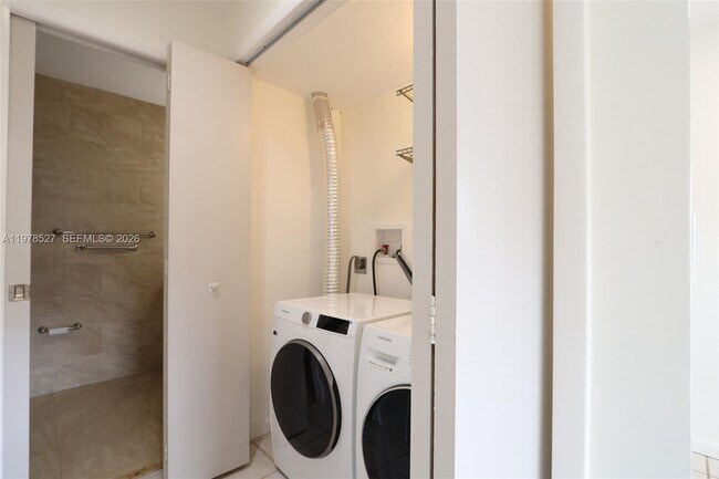 Building Photo - 8105 SW 81st Ct