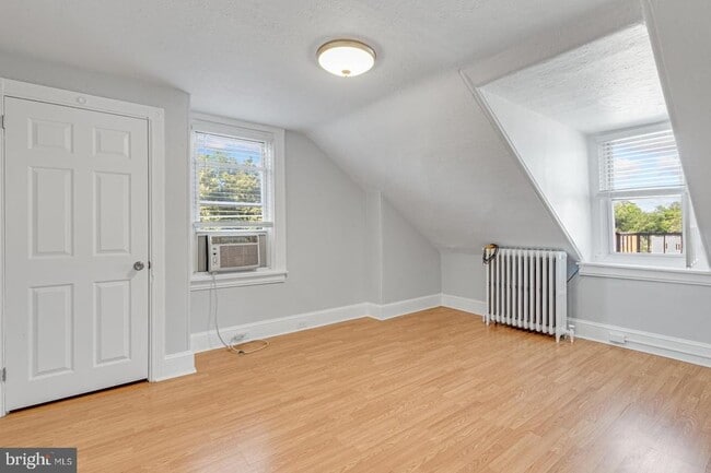 Building Photo - 158 Montgomery Ave