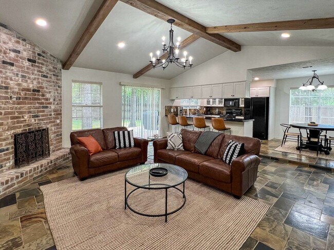 Building Photo - 2012 E Lacey Oak Cir