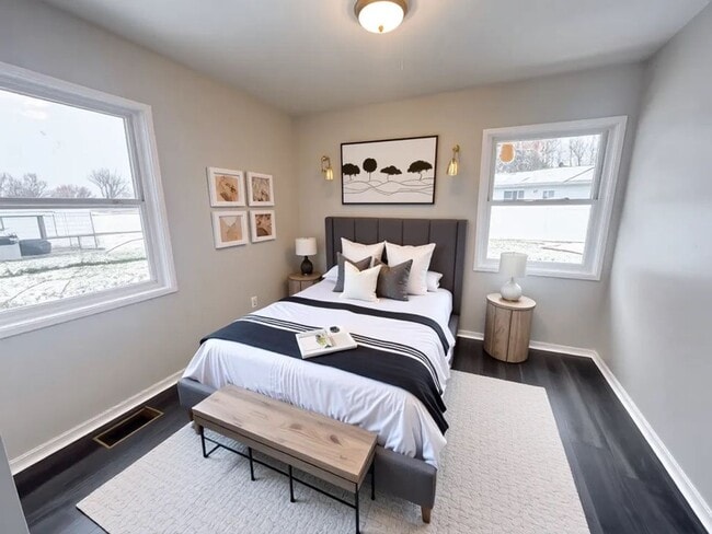 Building Photo - 3 Bedroom House