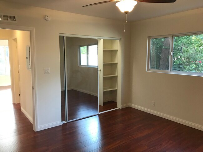 Building Photo - 1646 Livonia Ave