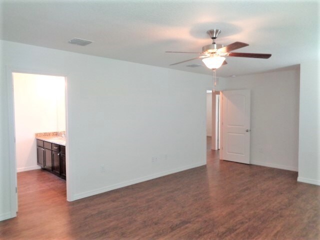 Building Photo - 11850 Thicket Wood Dr
