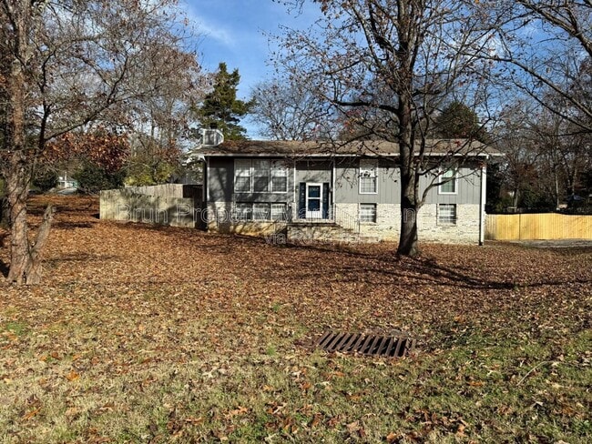 Building Photo - 11105 Lake Hills Dr