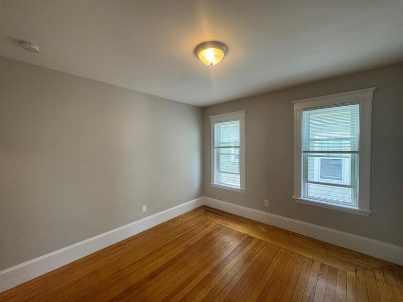 Building Photo - 9 Belmont Sq