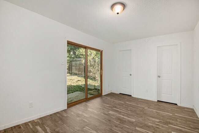 Building Photo - This charming 2-bedroom, 2-bathroom duplex is nestled in the desirable Lake Worth region of Fort ...