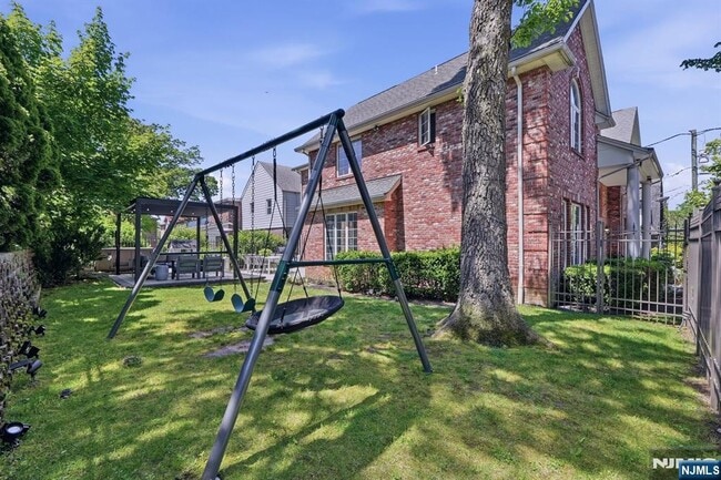 Building Photo - 70 McElroy Ave