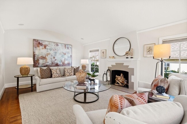 Building Photo - 105 Pepper Ave