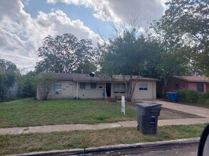 Building Photo - 3 Bedroom 2 Bath with Bonus Room near Broo...