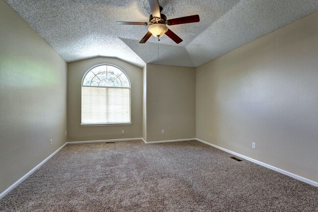 Building Photo - Castle Rock Founders Village Single Family 4BD/3BTH/3-Car (~2100 FSF)