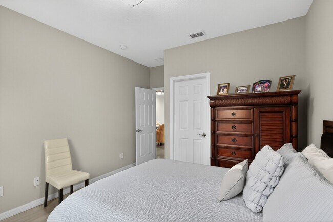 Building Photo - 17523 Promenade Dr