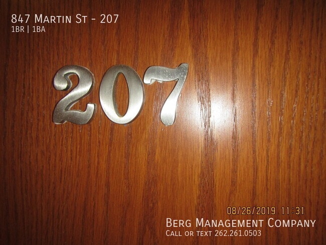 Building Photo - 847 Martin St