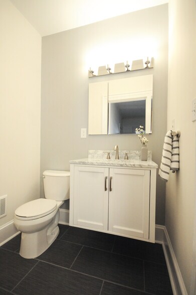 Guest Bath - 861 Durant Pl NE