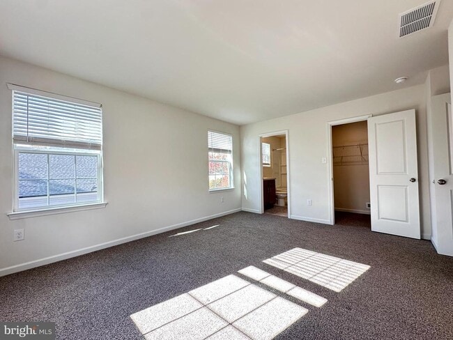 Building Photo - 377 Minck Ave