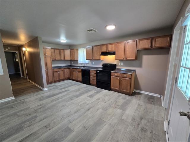 Building Photo - 10483 River Rd