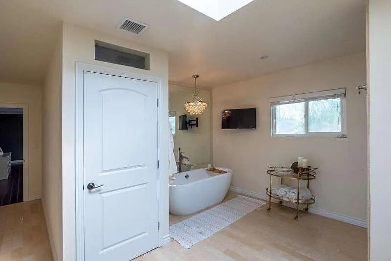 Building Photo - 7403 Alverstone Ave
