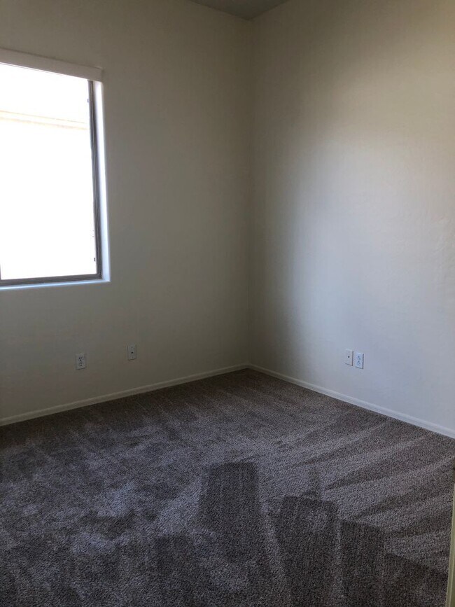 Building Photo - 5301 N Bremont Way