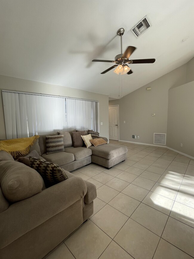 Building Photo - 1602 SW 16th Ct