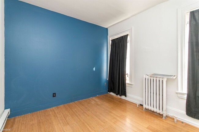 Building Photo - 3 br, 1 bath Triplex - 1603 W OXFORD ST Un...