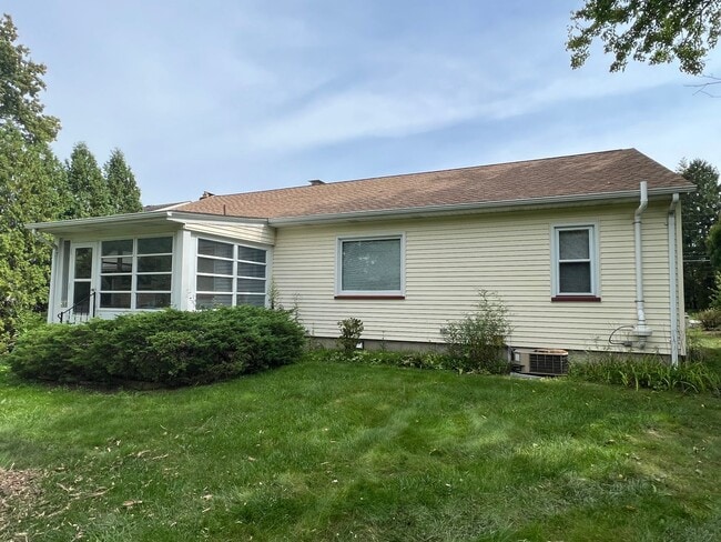 Building Photo - Updated Poland Ranch for Rent!