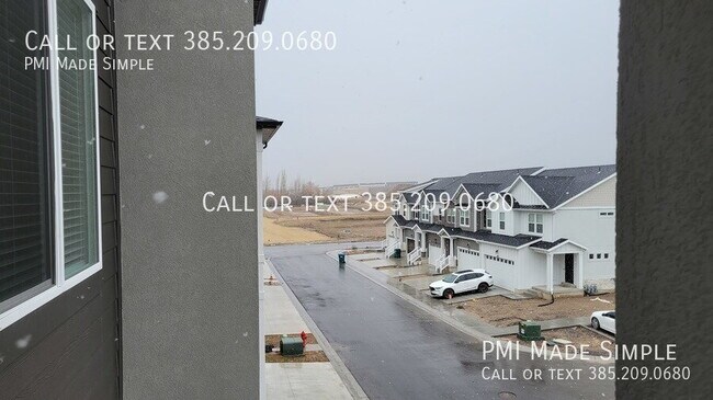 Building Photo - Gorgeous Top Floor Condo! Great Views!