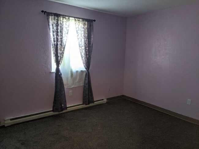 Building Photo - 2 Bedroom Townhome in West York -