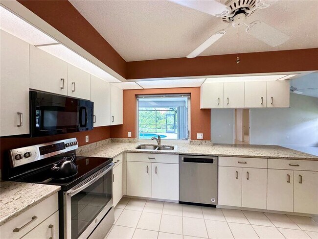 Building Photo - 5024 Southern Pine Cir