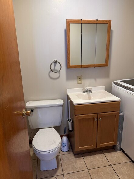 Building Photo - 285 1/4 Walnut St