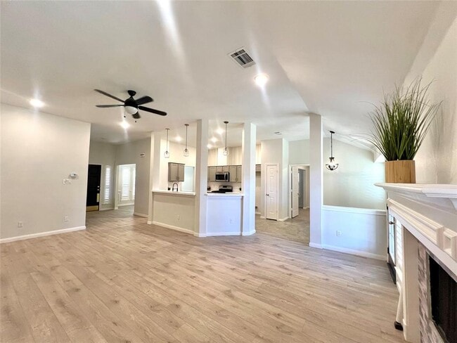 Building Photo - 5012 N Nelson Dr