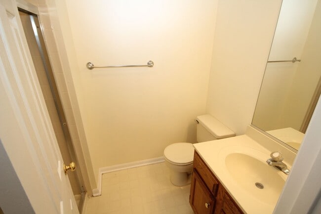 Building Photo - 1002 Jessicas Ct