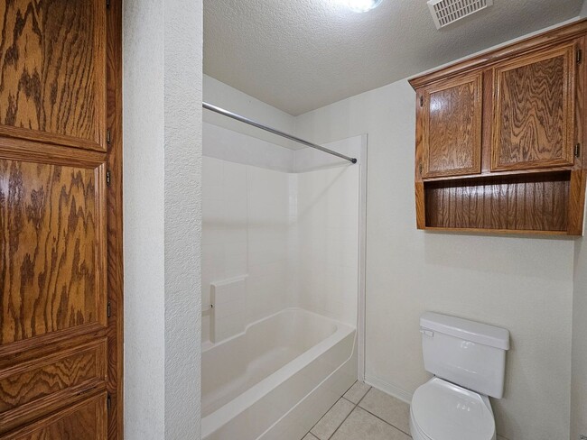 Building Photo - AVAILABLE NOW!