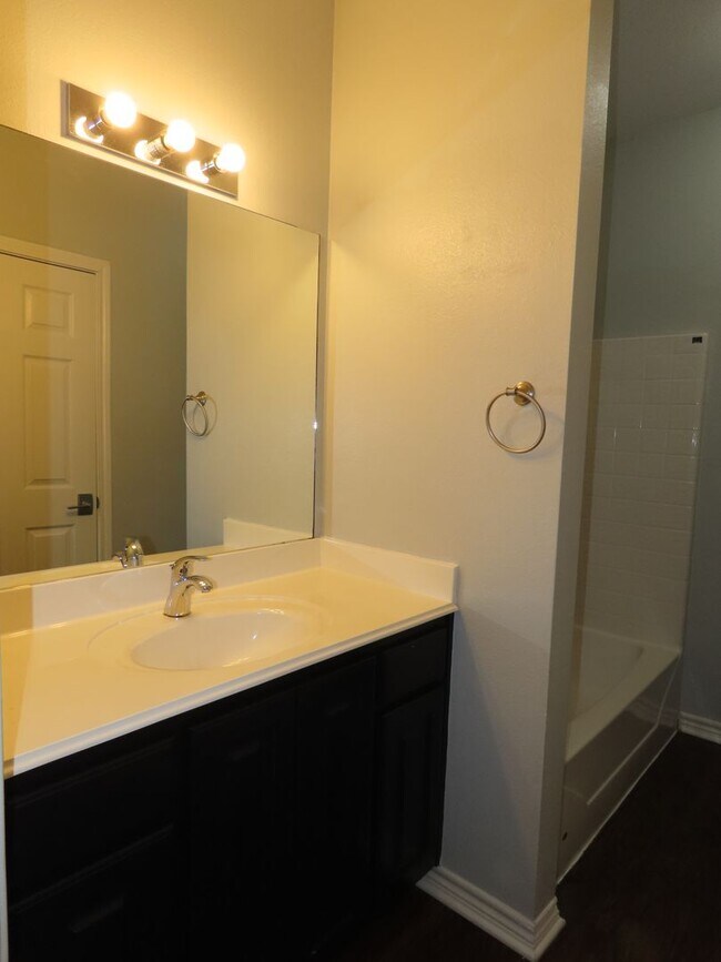Building Photo - 2434 Haverhill Dr