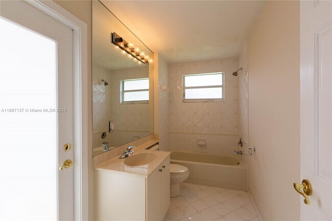 Building Photo - 18520 SW 39th Ct