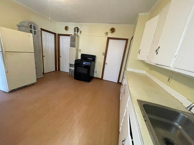 Building Photo - 33 Nashua St