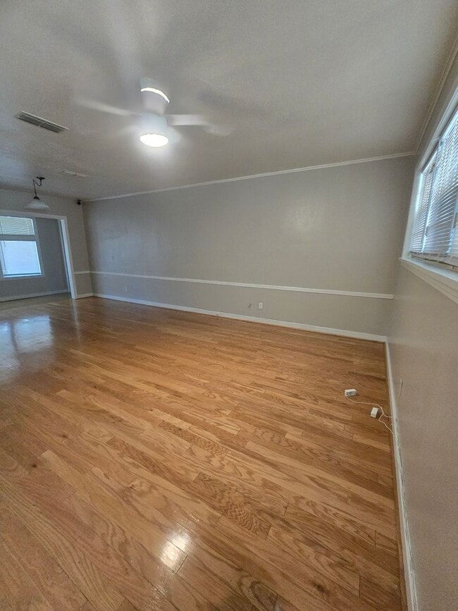 Building Photo - $300 Off 1st Month