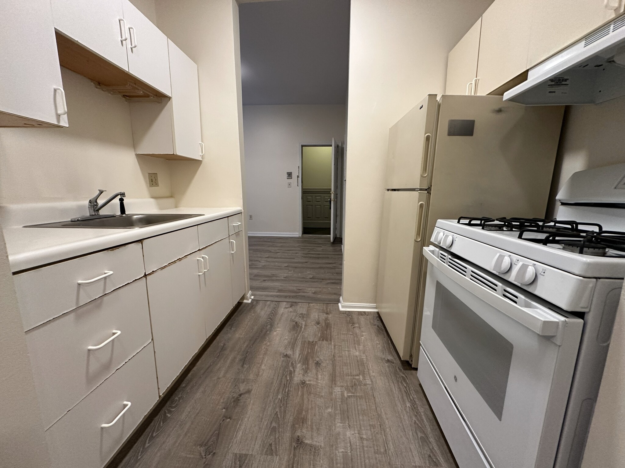 Building Photo - 54 Burbank St