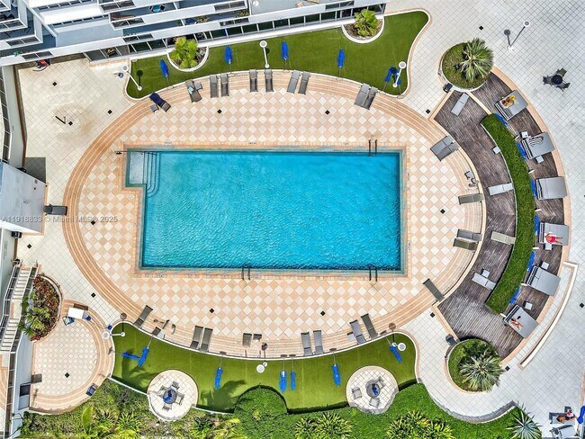 Building Photo - 100 Lincoln Rd