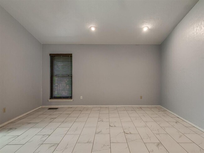 Building Photo - 3405 Woodsboro Dr