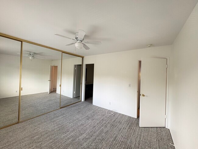 Master bedroom - 5001 Stoney Creek Rd