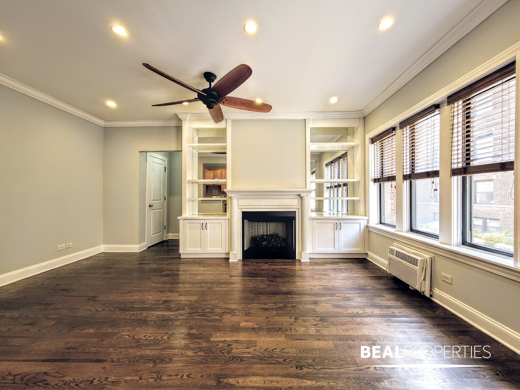 Building Photo - 744 W Addison St