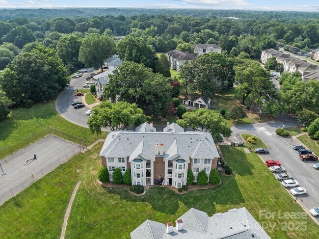 Building Photo - 6203 Rosecroft Dr