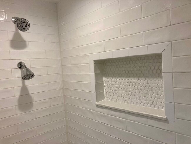 Building Photo - 2 bedroom, 2 bath condo ready to go!