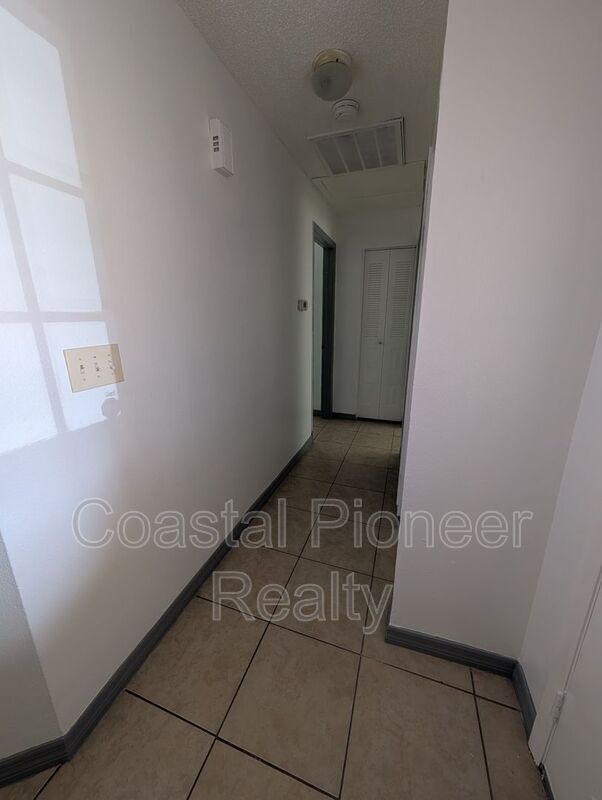 Building Photo - 1331 Coolridge Dr