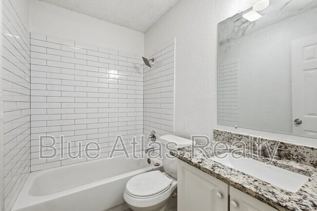 Building Photo - 5517 Wellesley Ave