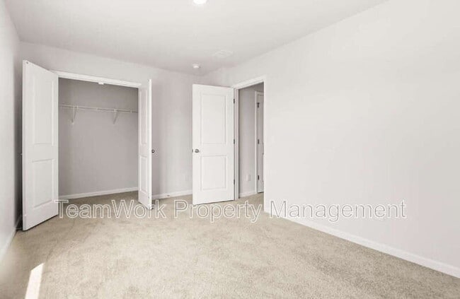 Building Photo - 806 Lilyford Ln