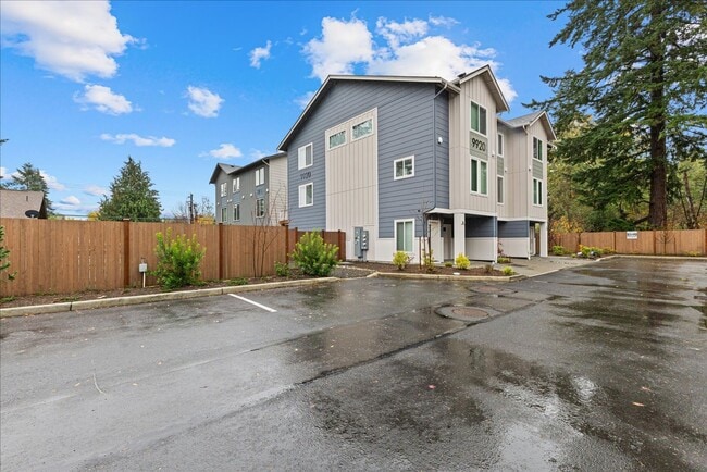 Building Photo - New Construction 2-Bed Townhome Near Boeing, Paine Field & Everett Naval Base – Quartz Kitchen, A...
