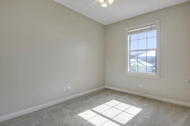Building Photo - 3057 E Community Dr