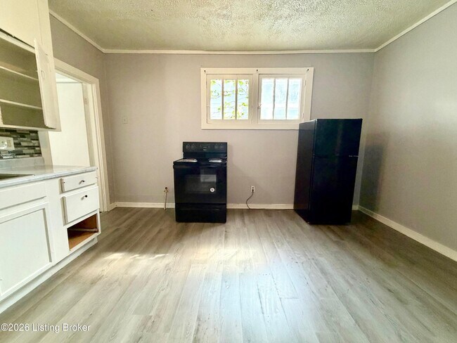 Building Photo - 2411 Elliott Ave