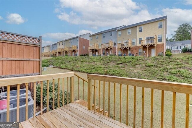 Building Photo - 805 Tulip Poplar Way