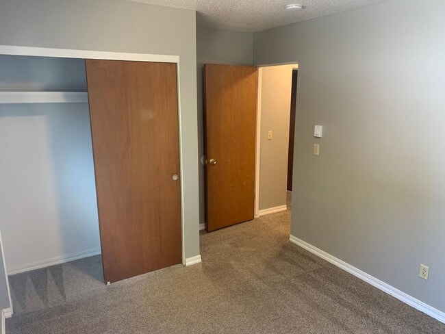 Building Photo - Walk To CWU, Bring The Pets & Enjoy Free WiFi!
