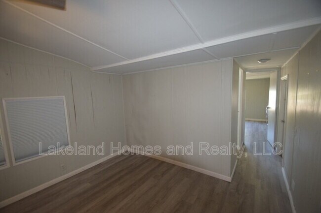 Building Photo - 4053 Bay Ave SE